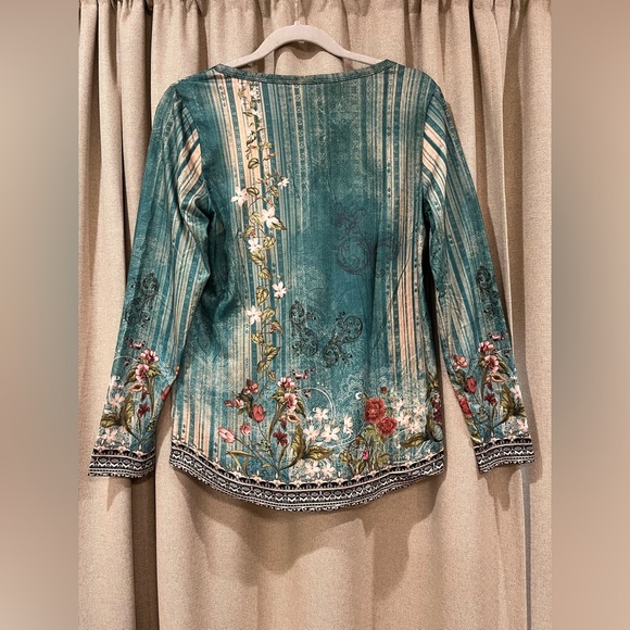 NWT Green Floral V-Neck Long Sleeve Top - Picture 6 of 6